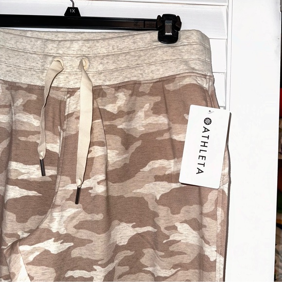 NWT Athleta Printed Balance Jogger Athleisure Pants Sz 1X 2X Beige Tan Camo New - Picture 2 of 9